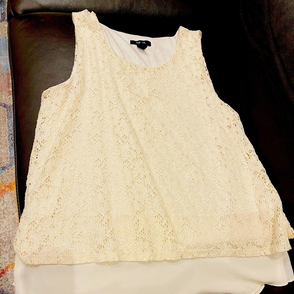 A pretty lace off white sleeveless top